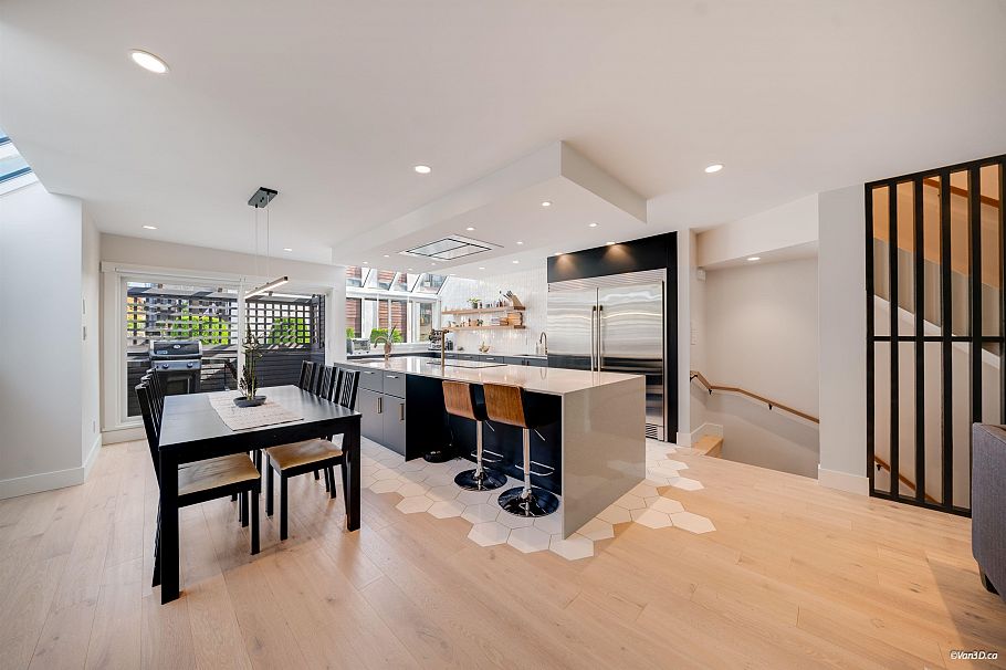 2022 Chesterfield Avenue North Vancouver, BC - 2