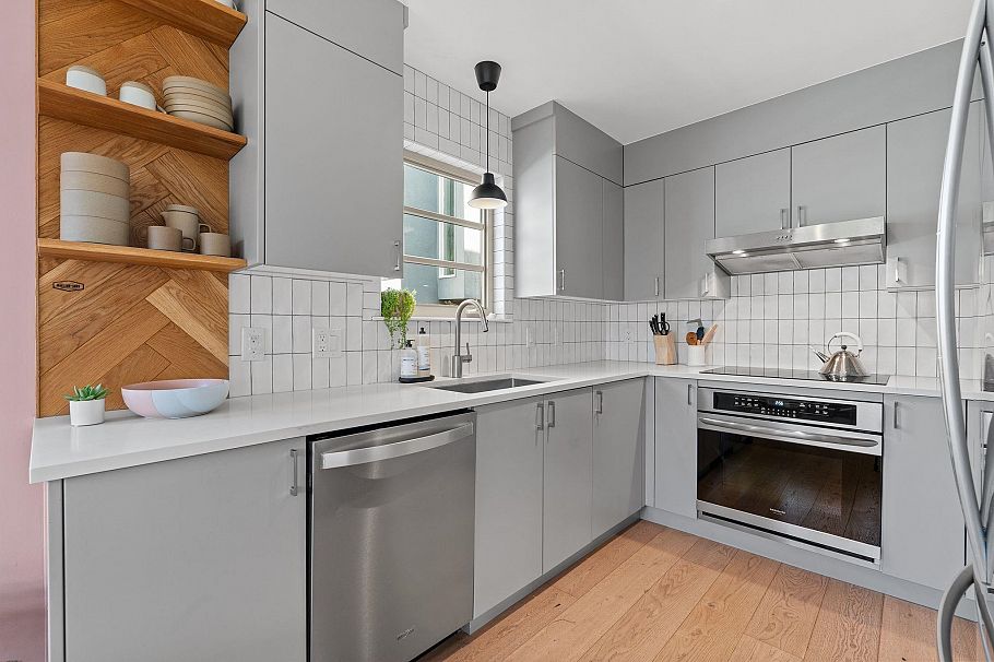 3261 W 2nd Avenue Vancouver, BC - 2