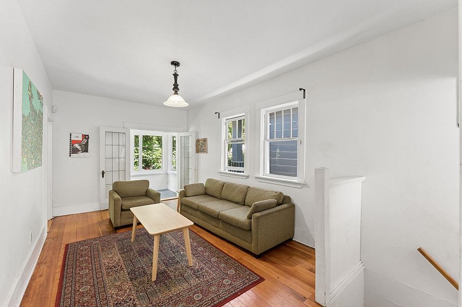614 E 19th Avenue Vancouver, BC - 2