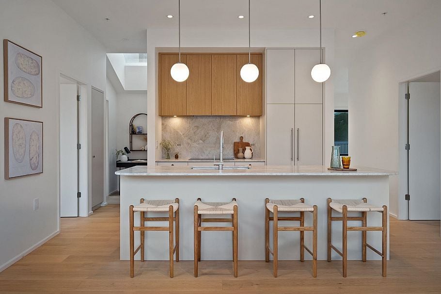 166 E 38th Avenue Vancouver, BC - 1