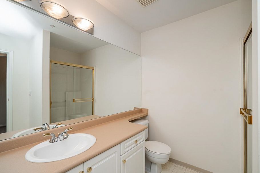 207 678 W Queens Road North Vancouver, BC - 19