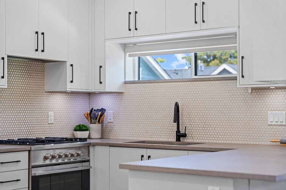 1313 E 20th Avenue Vancouver, BC - 5