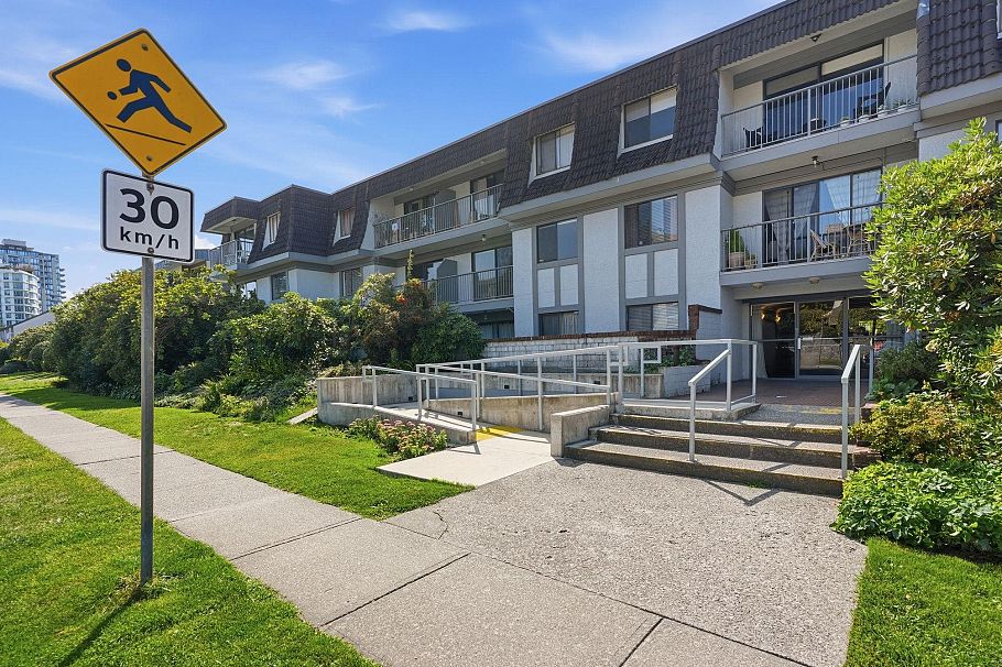 305 275 W 2nd Street North Vancouver, BC - 2