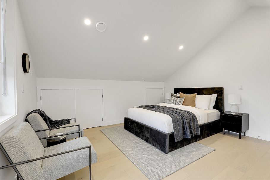 1 3185 Graveley Street Vancouver, BC - 22