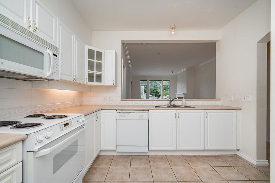 207 678 W Queens Road North Vancouver, BC - 12