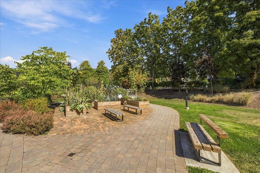 402 995 Roche Point Drive North Vancouver, BC - 31