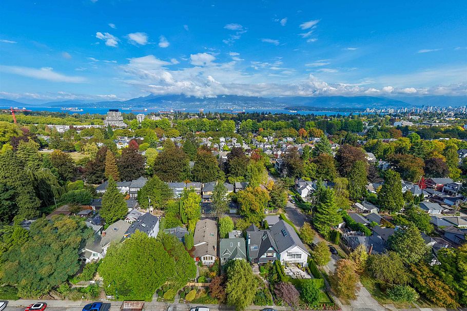 3519 W 14th Avenue Vancouver, BC - 32