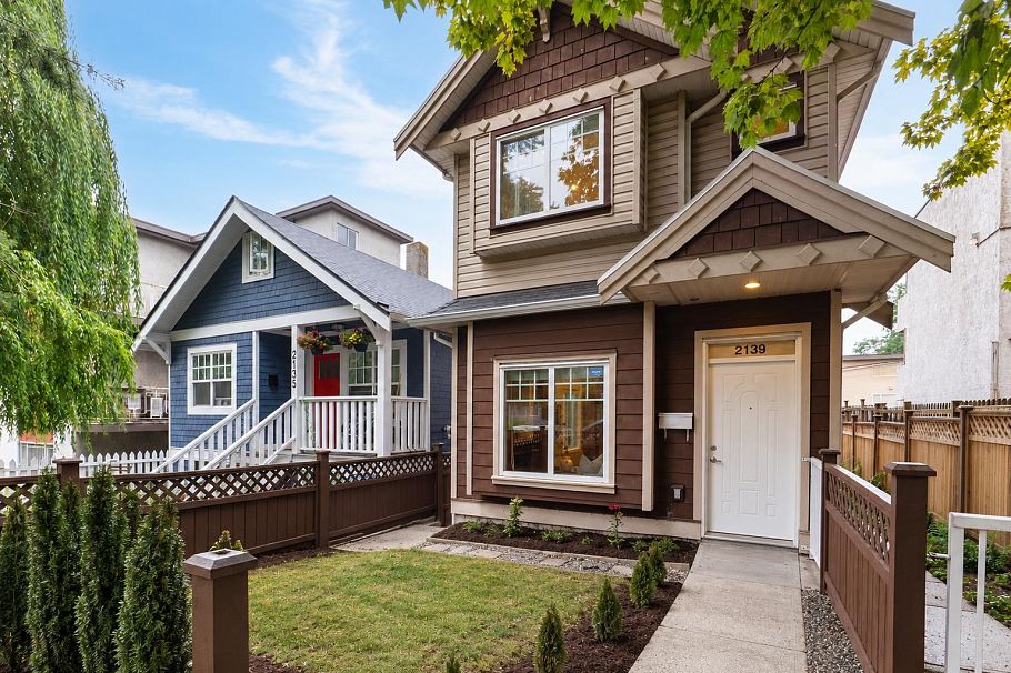 2139 Triumph Street Vancouver, BC - 1