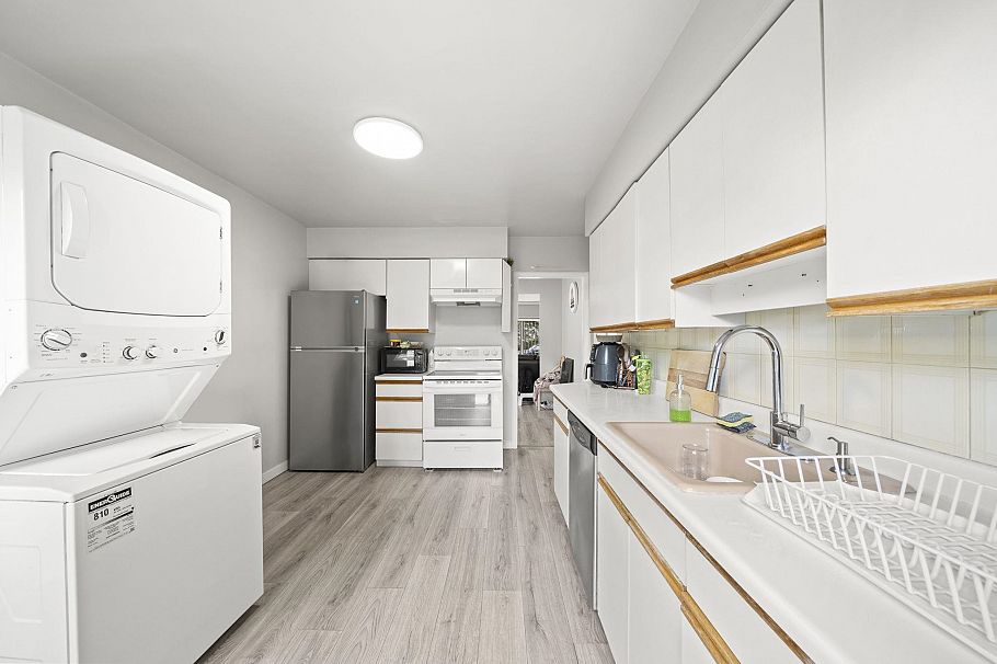 1534 W 71st Avenue Vancouver, BC - 15