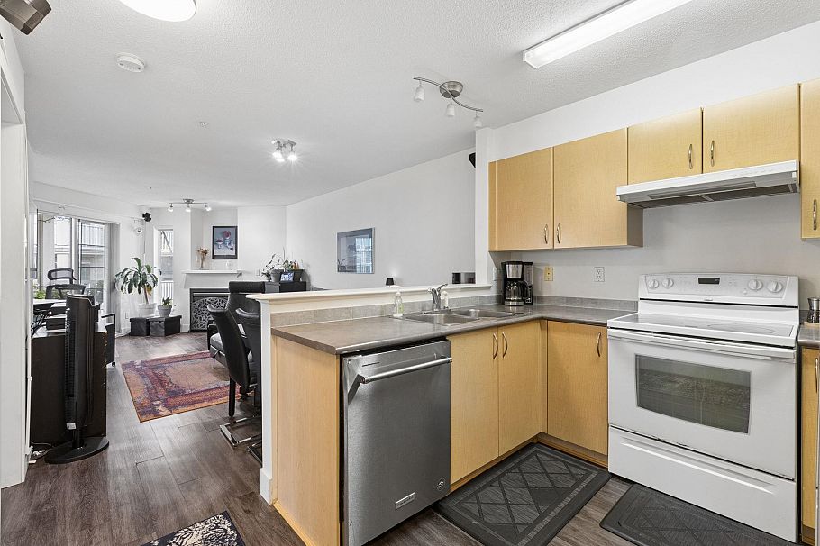 319 147 E 1st Street North Vancouver, BC - 25