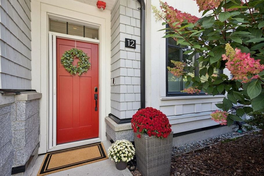 12 1133 Ridgewood Drive North Vancouver, BC - 1
