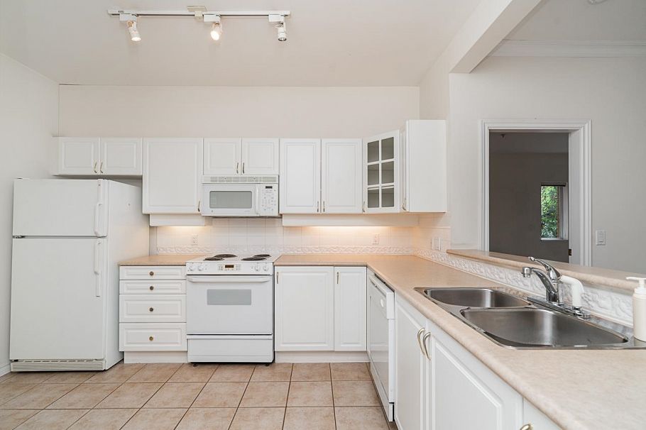 207 678 W Queens Road North Vancouver, BC - 10