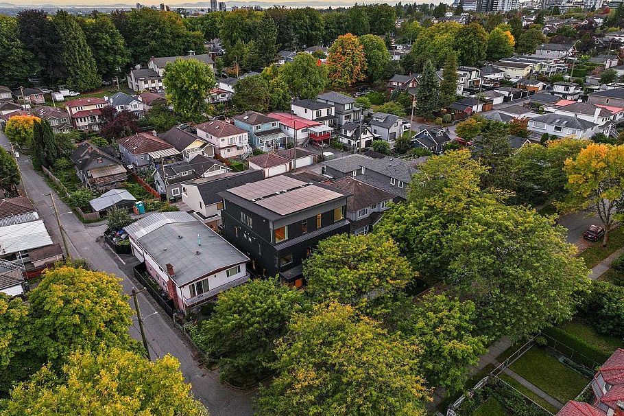 2 164 E 38th Avenue Vancouver, BC - 36