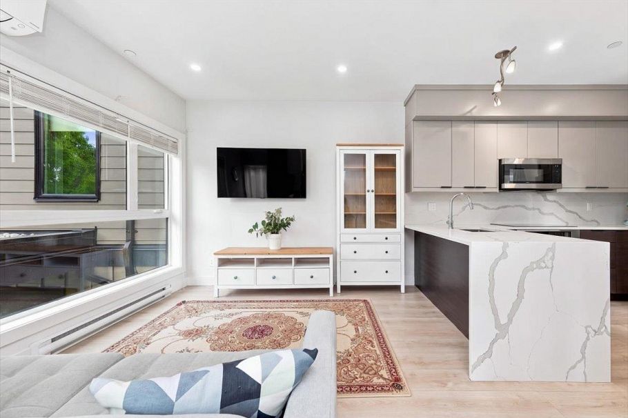 226 E 8th Street North Vancouver, BC - 8