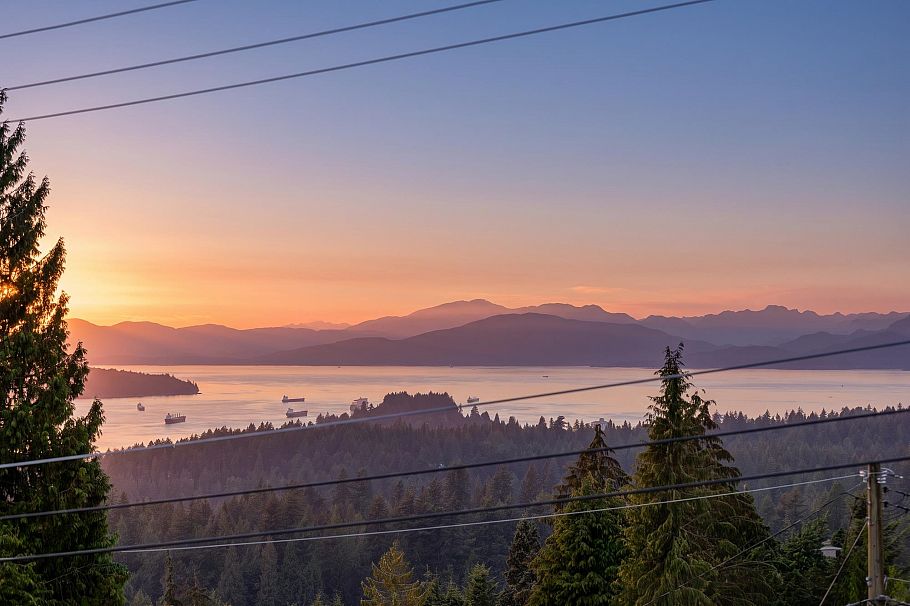 4716 Skyline Drive North Vancouver, BC - 2