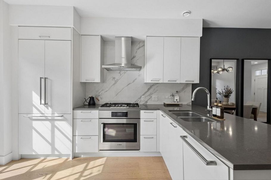 12 1133 Ridgewood Drive North Vancouver, BC - 9