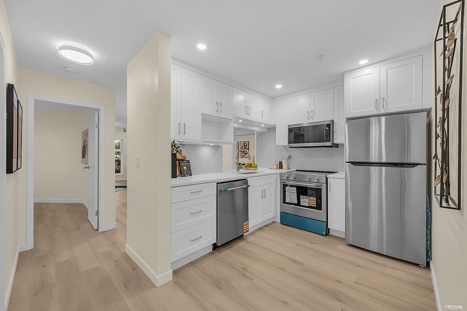 101 1924 Comox Street Vancouver, BC - 3