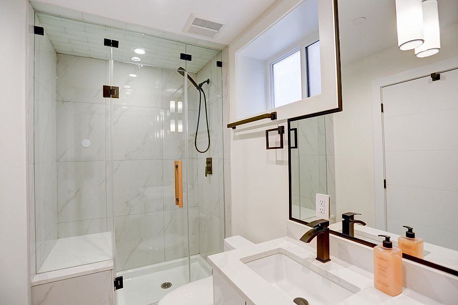 2026 E 32nd Avenue Vancouver, BC - 20