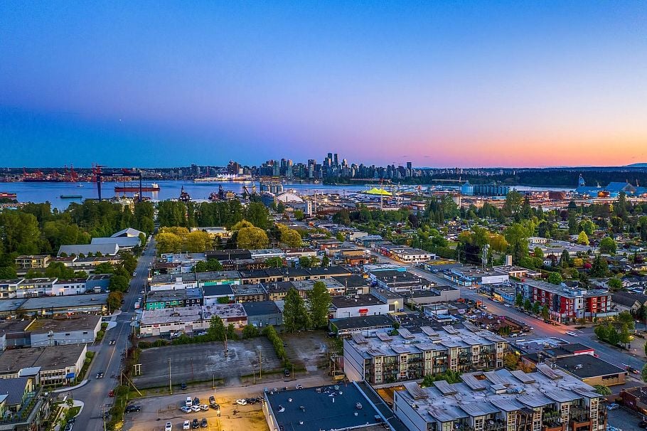 1152 W 17th Street North Vancouver, BC - 3