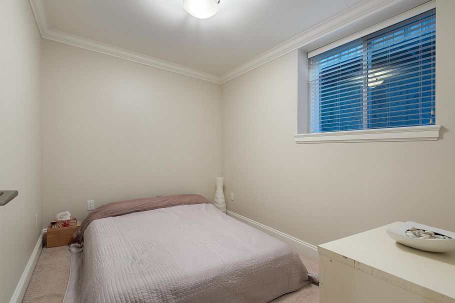 362 E 21st Street North Vancouver, BC - 28
