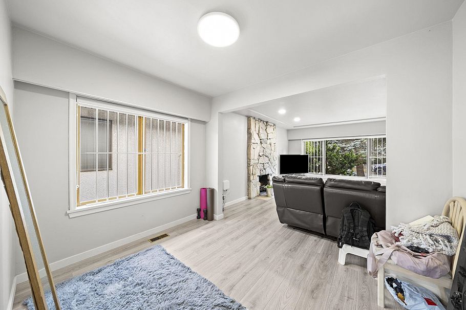 1534 W 71st Avenue Vancouver, BC - 10