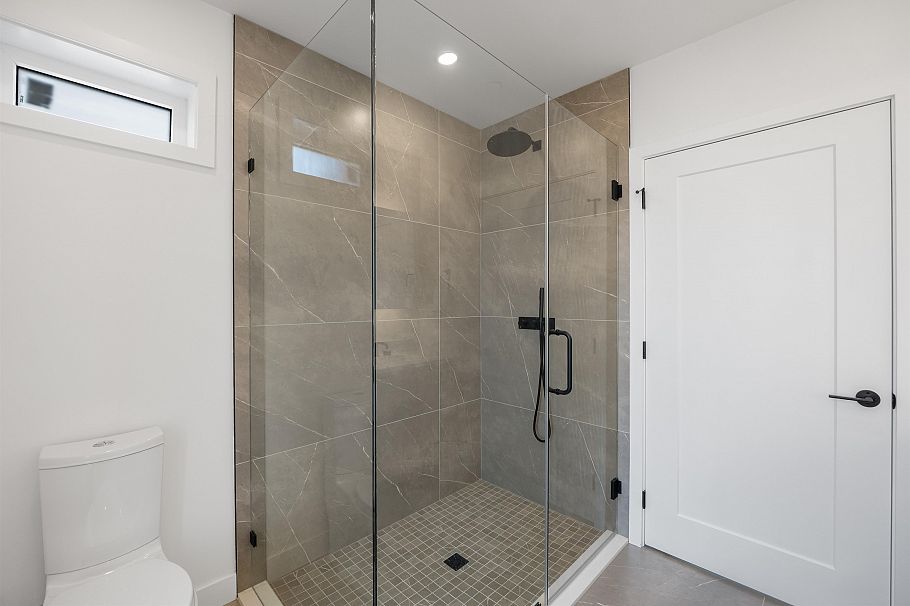 1012 W 52nd Avenue Vancouver, BC - 13