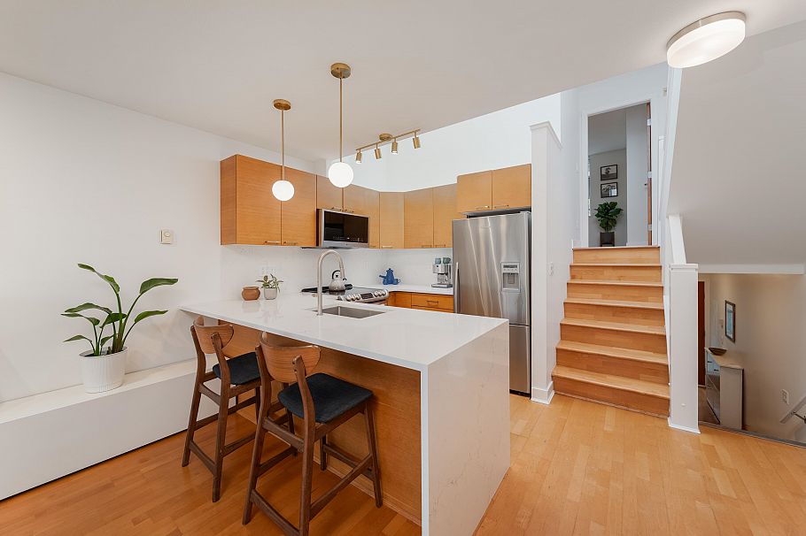 9 1250 W 6th Avenue Vancouver, BC - 2