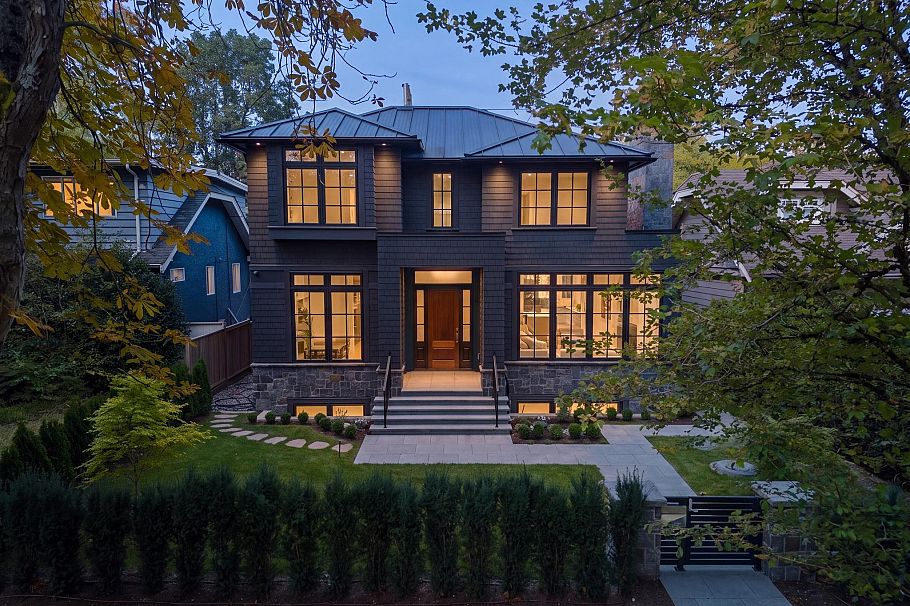 3887 W 15th Avenue Vancouver, BC - 1