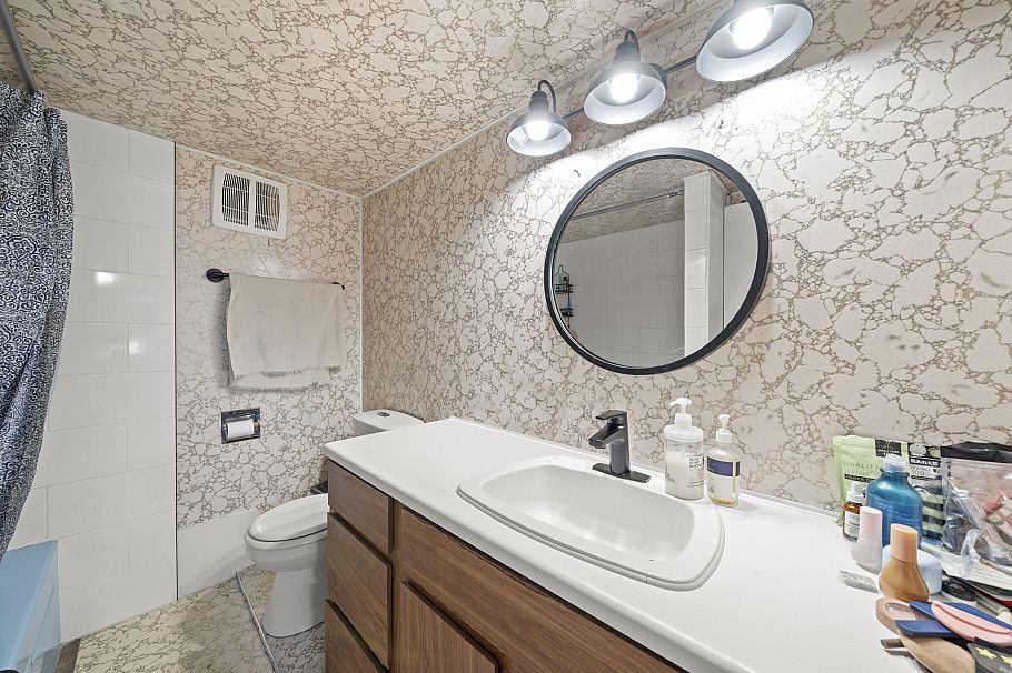 1534 W 71st Avenue Vancouver, BC - 27