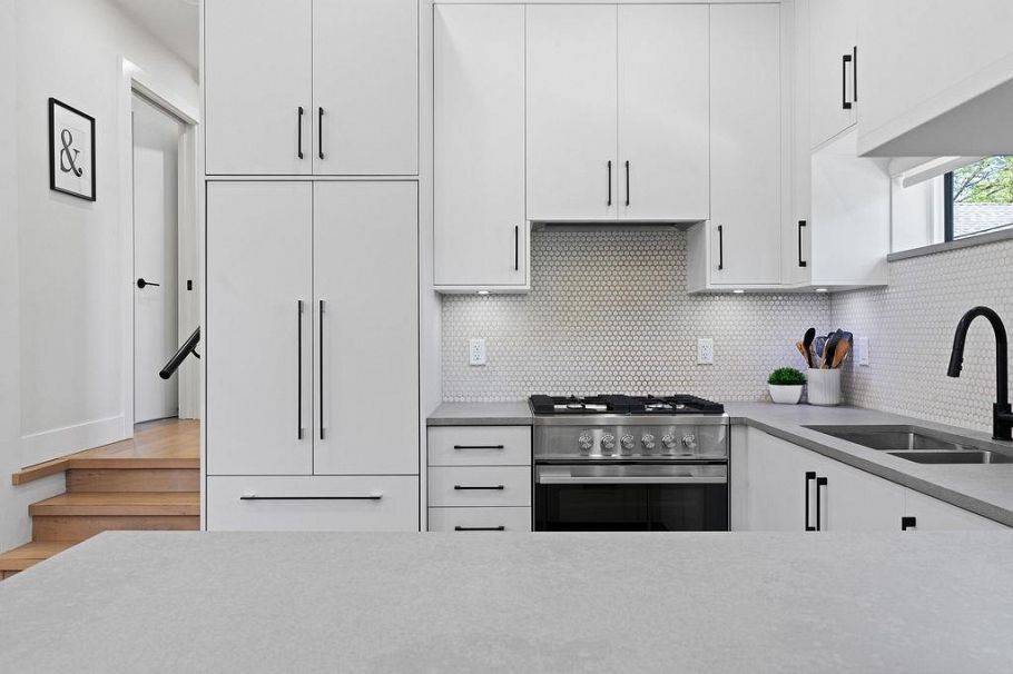 1313 E 20th Avenue Vancouver, BC - 3