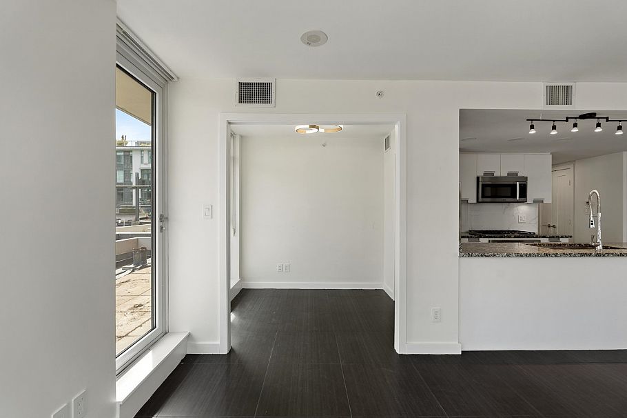 569 2080 West Broadway Street Vancouver, BC - 11
