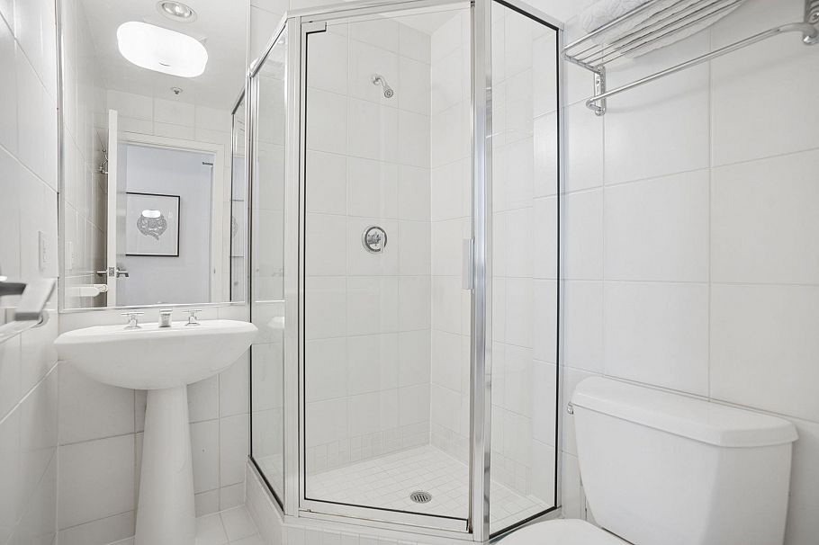 100 1550 W 15th Avenue Vancouver, BC - 18