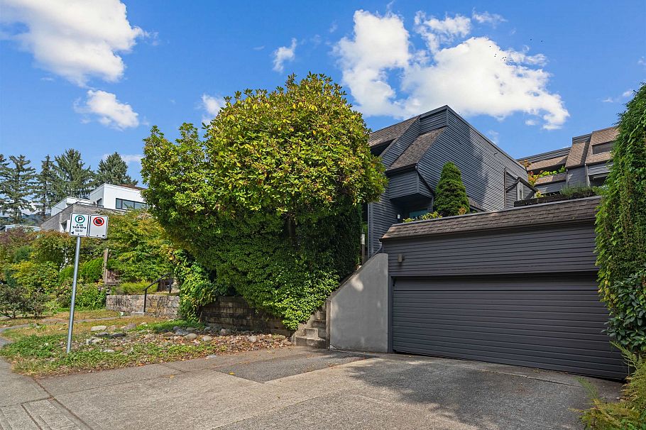 2022 Chesterfield Avenue North Vancouver, BC - 38