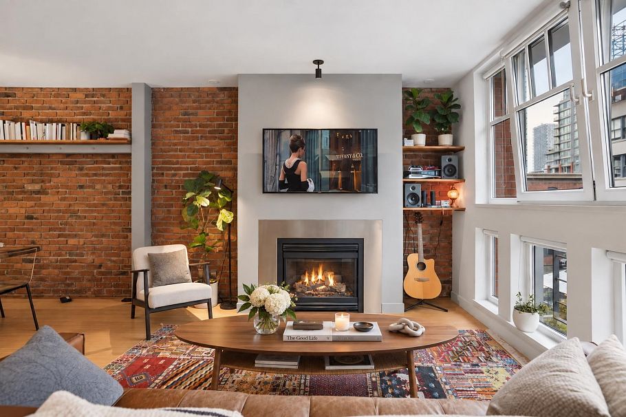 401 1072 Hamilton Street Vancouver, BC - 2