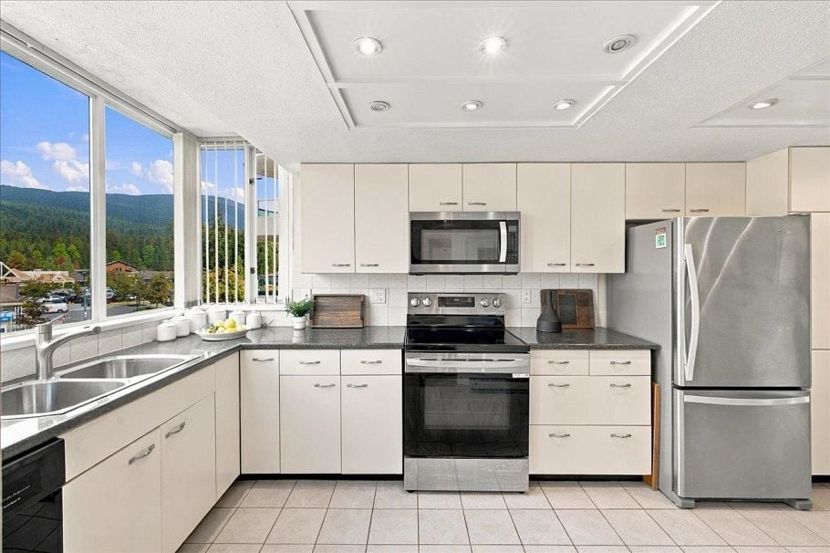 402 995 Roche Point Drive North Vancouver, BC - 15