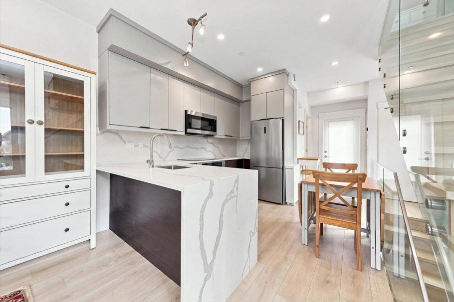 226 E 8th Street North Vancouver, BC - 4
