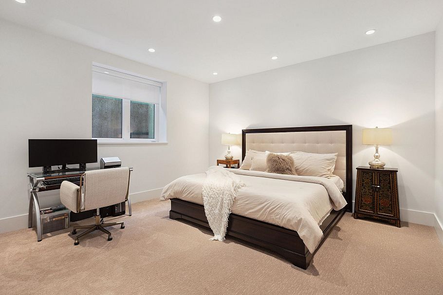 983 Tudor Avenue North Vancouver, BC - 30