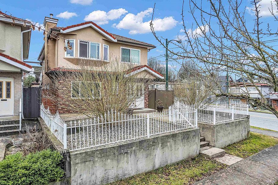 2808 Horley Street Vancouver, BC - 1