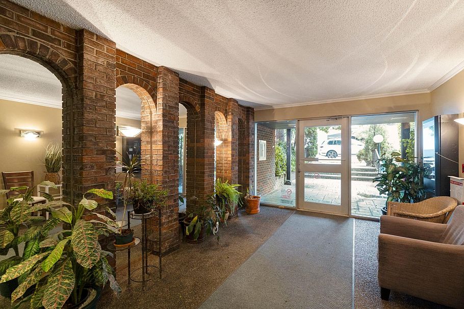205 175 E 4th Street North Vancouver, BC - 9