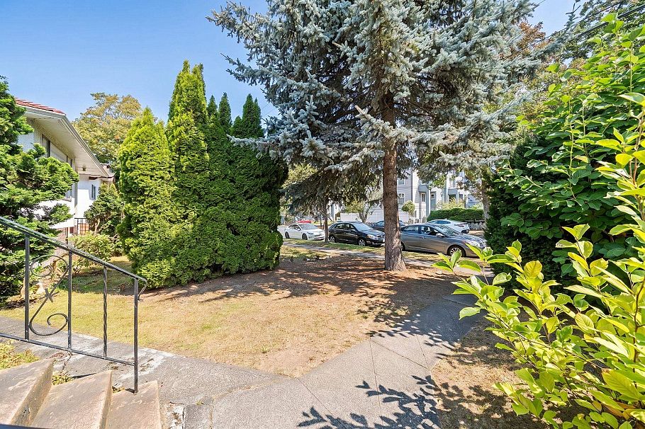 1534 W 71st Avenue Vancouver, BC - 3