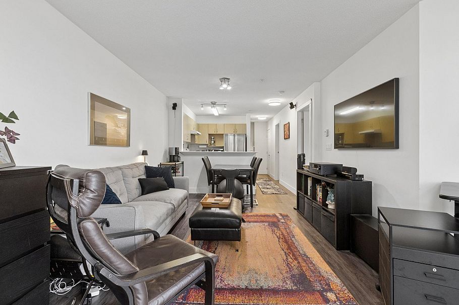 319 147 E 1st Street North Vancouver, BC - 16