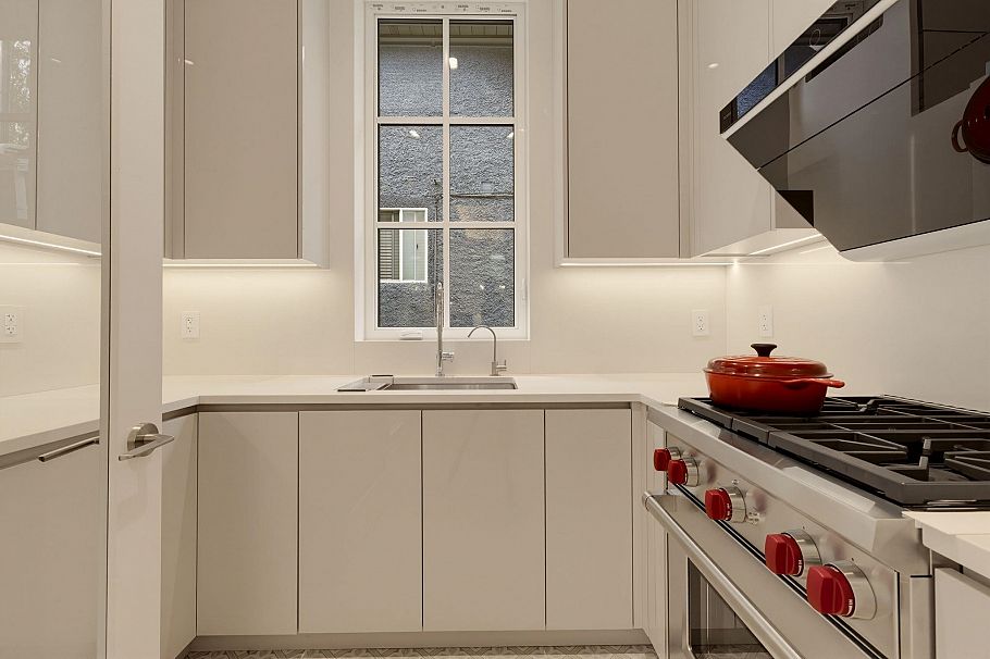 3887 W 15th Avenue Vancouver, BC - 16