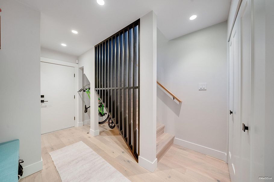 2022 Chesterfield Avenue North Vancouver, BC - 29