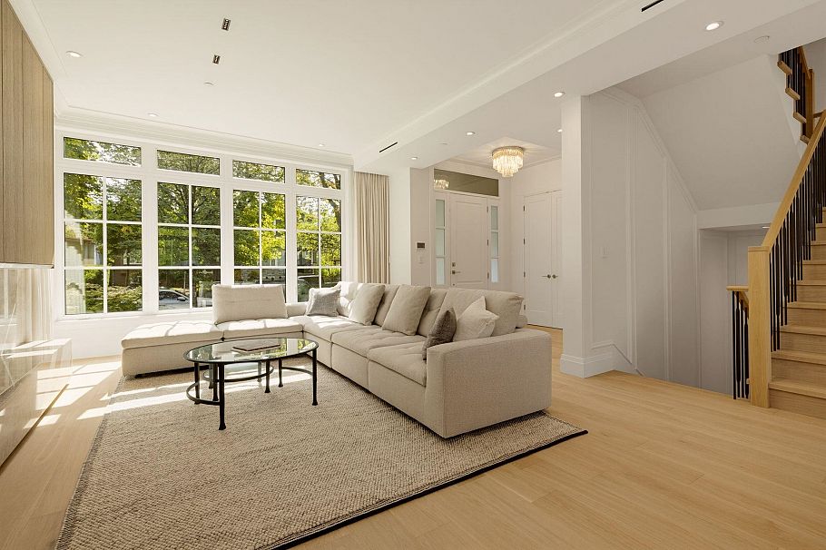 3887 W 15th Avenue Vancouver, BC - 3