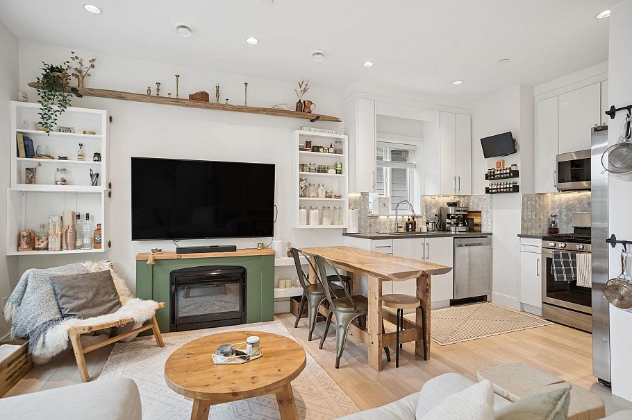 1604 E 36th Avenue Vancouver, BC - 2