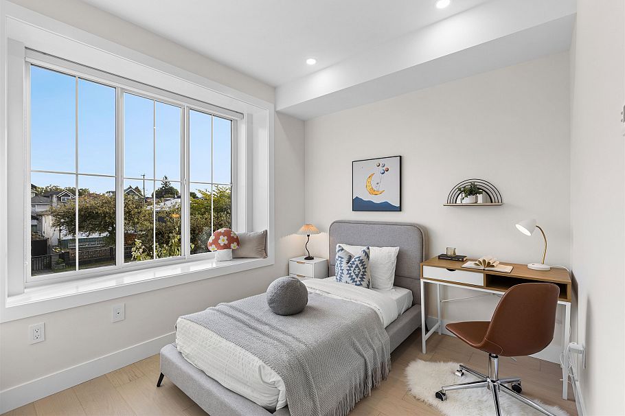 2 2211 Mannering Avenue Vancouver, BC - 13