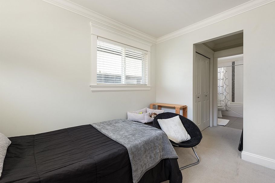 362 E 21st Street North Vancouver, BC - 26