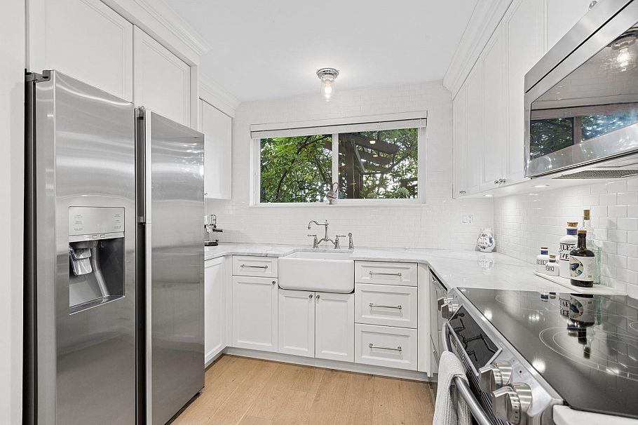 104 2211 West 2nd Ave Vancouver, BC - 5