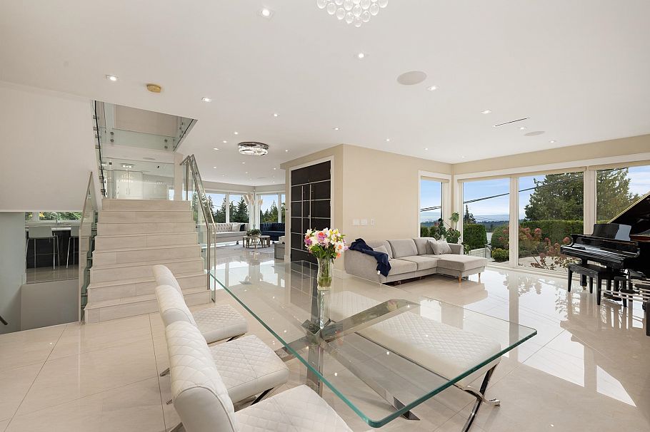 4716 Skyline Drive North Vancouver, BC - 24