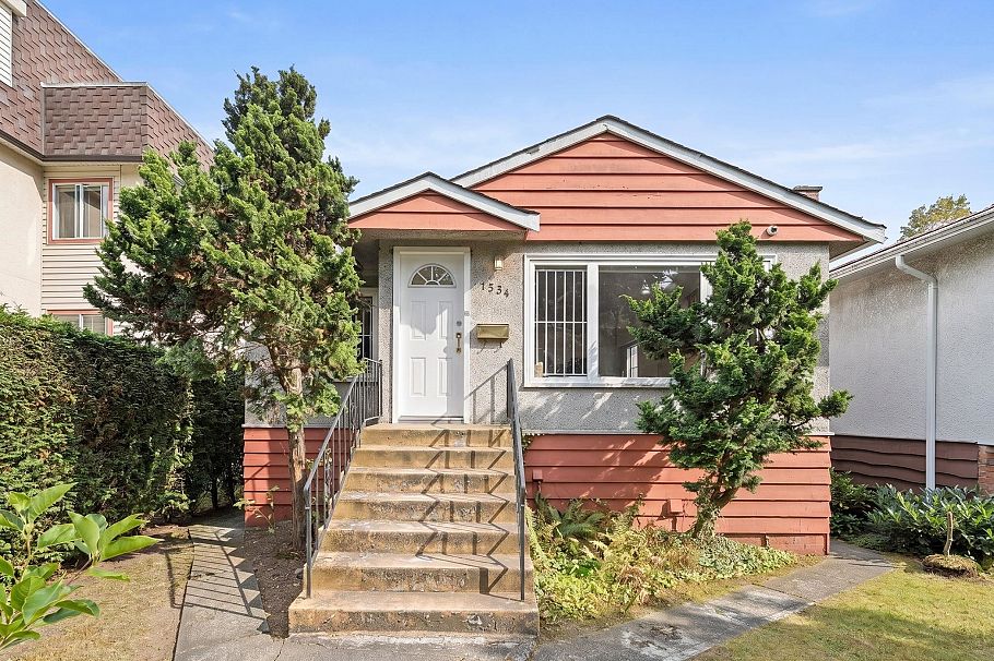 1534 W 71st Avenue Vancouver, BC - 2